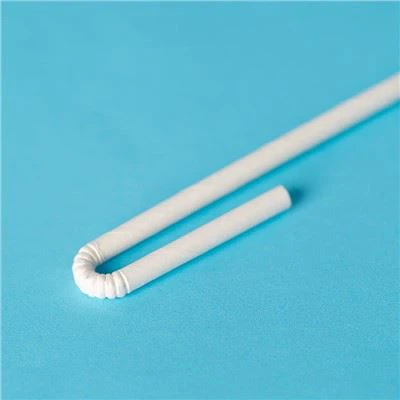 구부러진 종이 빨대